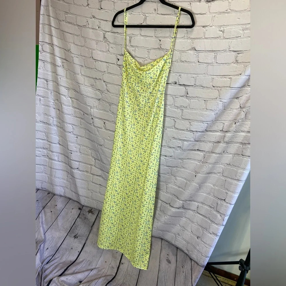 5/$20 Women’s No Brand Floral Backless Dress Medium‎